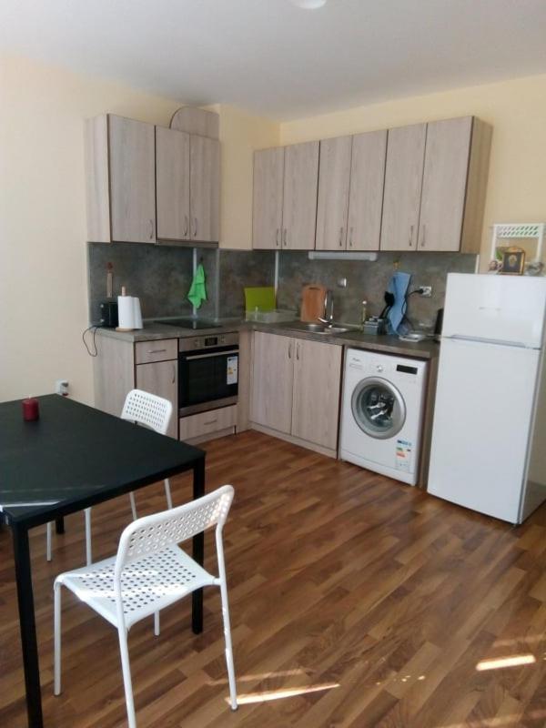 Ferienwohnung Cozy Apartament Naydenov Burgas City Exterior foto